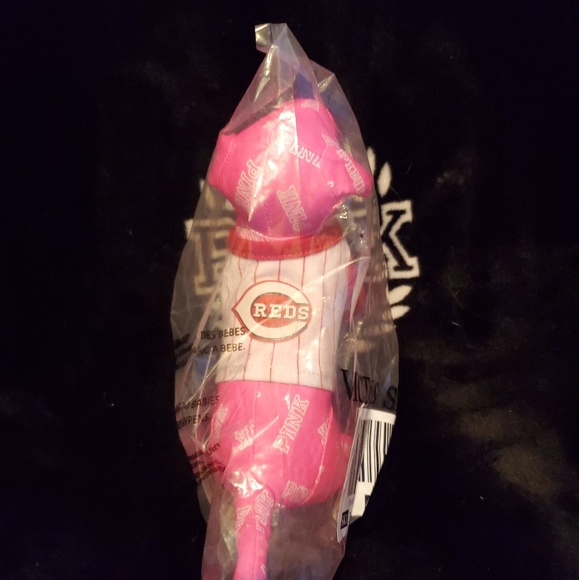 VS/PINK MLB Cincinnati Reds Dog - Picture 2 of 2